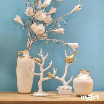 Alternative view of INART ΔΙΑΚΟΣΜΗΤΙΚΟ ΕΠΙΤΡΑΠΕΖΙΟ ΠΟΥΛΙΑ RESIN ΛΕΥΚΟ/ΧΡΥΣΟ 17Χ10Χ30 3-70-446-0091