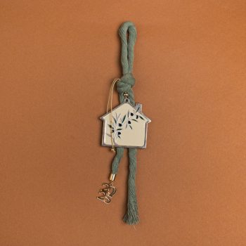 ΚΡΕΜΑΣΤΟ ΜΕΤΑΛΛΙΚΟ ΣΠΙΤΙ ΜΕ ΣΜΑΛΤΟ ΠΡΑΣΙΝΟ ΕΥΚΑΛΥΠΤΟΥ   Beauty Home