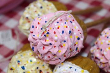 ΠΑΣΧΑΛΙΝΗ ΛΑΜΠΑΔΑ CUPCAKE Φ4Χ7ΕΚ - 2 ΧΡΩΜΑΤΑ