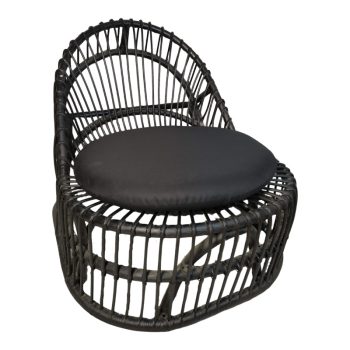 Πολυθρόνα Tromso paakoworld pe rattan σε μαύρη απόχρωση με μαύρο μαξιλάρι 80x85x98εκ 343-000094