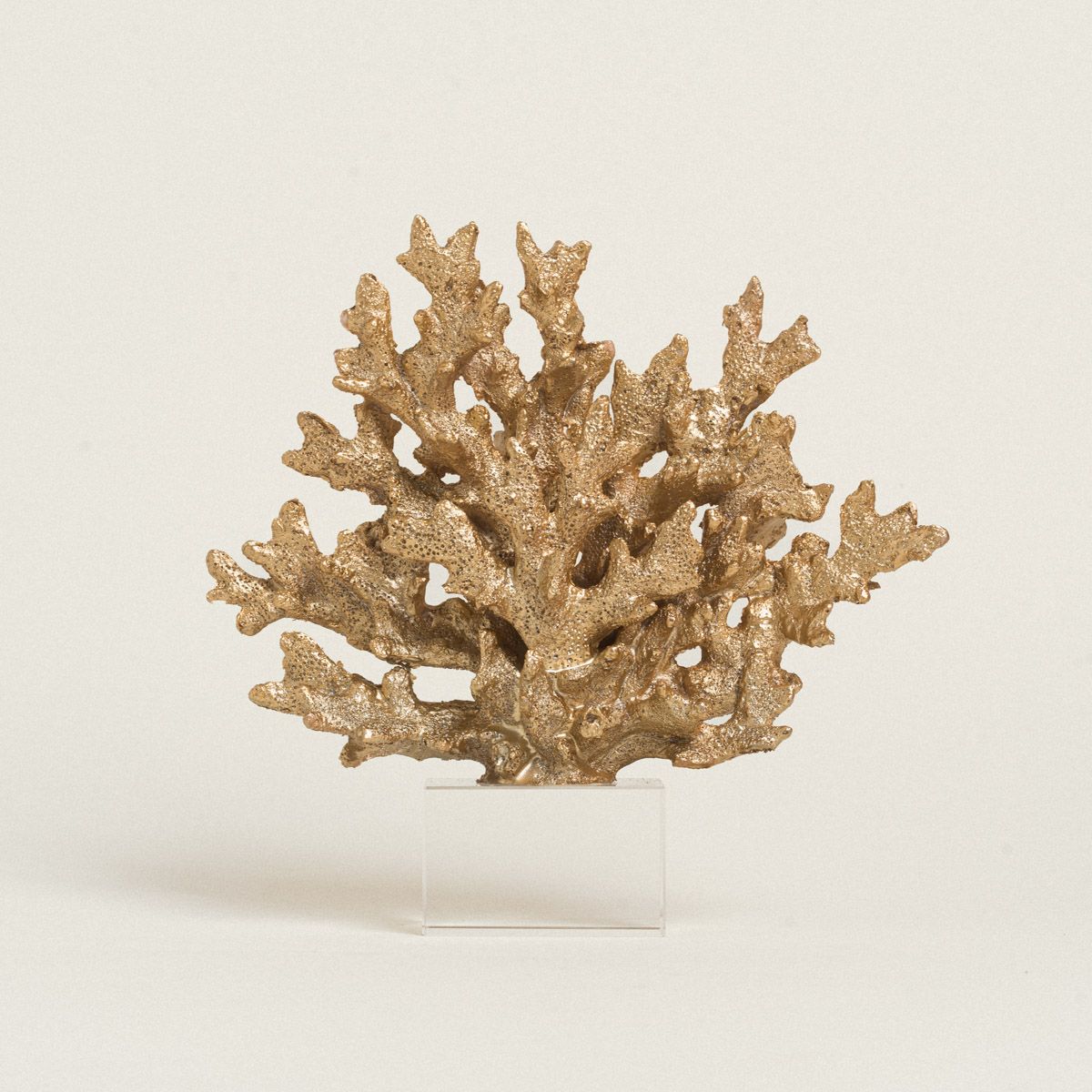 ΚΟΡΑΛΙ ΧΡΥΣΟ ΜΕ ΒΑΣΗ PLEXI GLASS 24 x 24 cm - Image 2