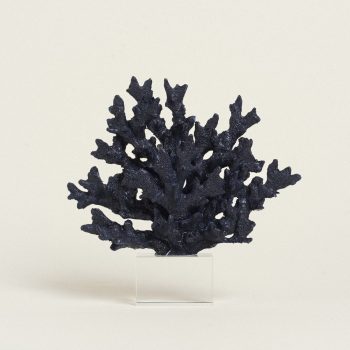 Alternative view of ΚΟΡΑΛΙ ΣΚ. ΜΠΛΕ ΜΕ ΒΑΣΗ PLEXI GLASS 24 x 24 cm